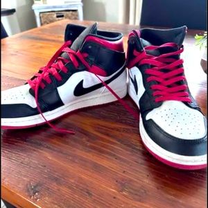 Air Jordan 1 Mid